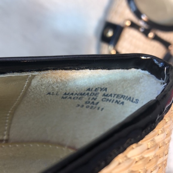 Liz Claiborne Aleya Wicker Woven flats w Metal Bamboo Buckles Size 9 - Picture 2 of 7